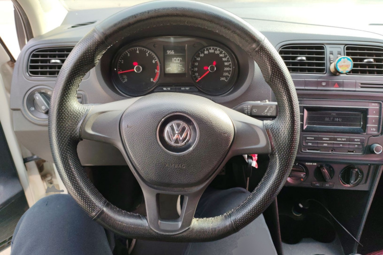 大众 Polo 2016款 1.4L 手动风尚型中控内饰13