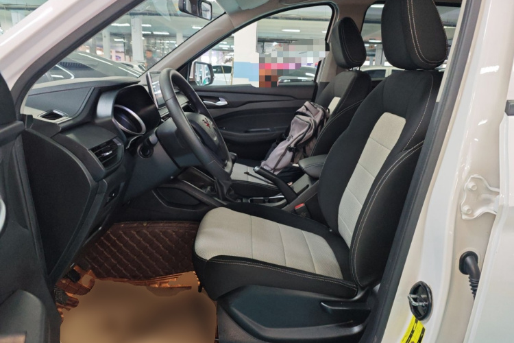 五菱汽车 五菱宏光S3 2019款 1.5L 手动标准型 国VI中控内饰19