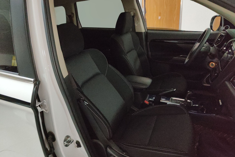 三菱 欧蓝德 2020款 2.0L 两驱畅行版 5座局部细节41