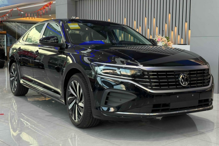 大众 帕萨特 2025款 出众款 380TSI 龙腾版车身外观6002