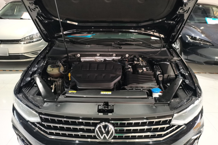 大众 迈腾 2023款 200万辆纪念版 330TSI DSG领先型机舱底盘24