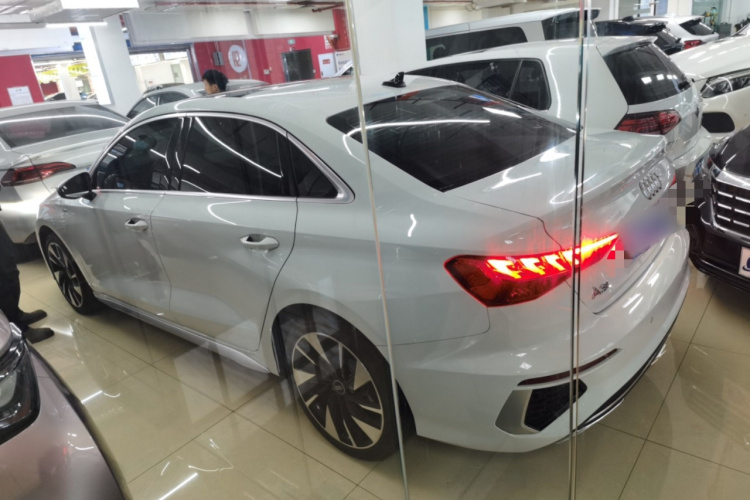 奥迪A3 2024款 A3L Limousine 35 TFSI 时尚运动型车身外观4