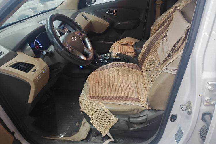 北京现代ix35 2013款 2.0L 自动两驱智能型GLS 国IV中控内饰19