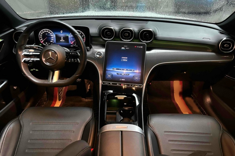 奔驰C级 2022款 改款 C 200 L 运动版中控内饰7001