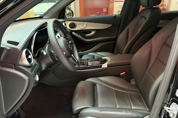 奔驰GLC 2022款 改款三 GLC 260 L 4MATIC 动感型中控内饰7002