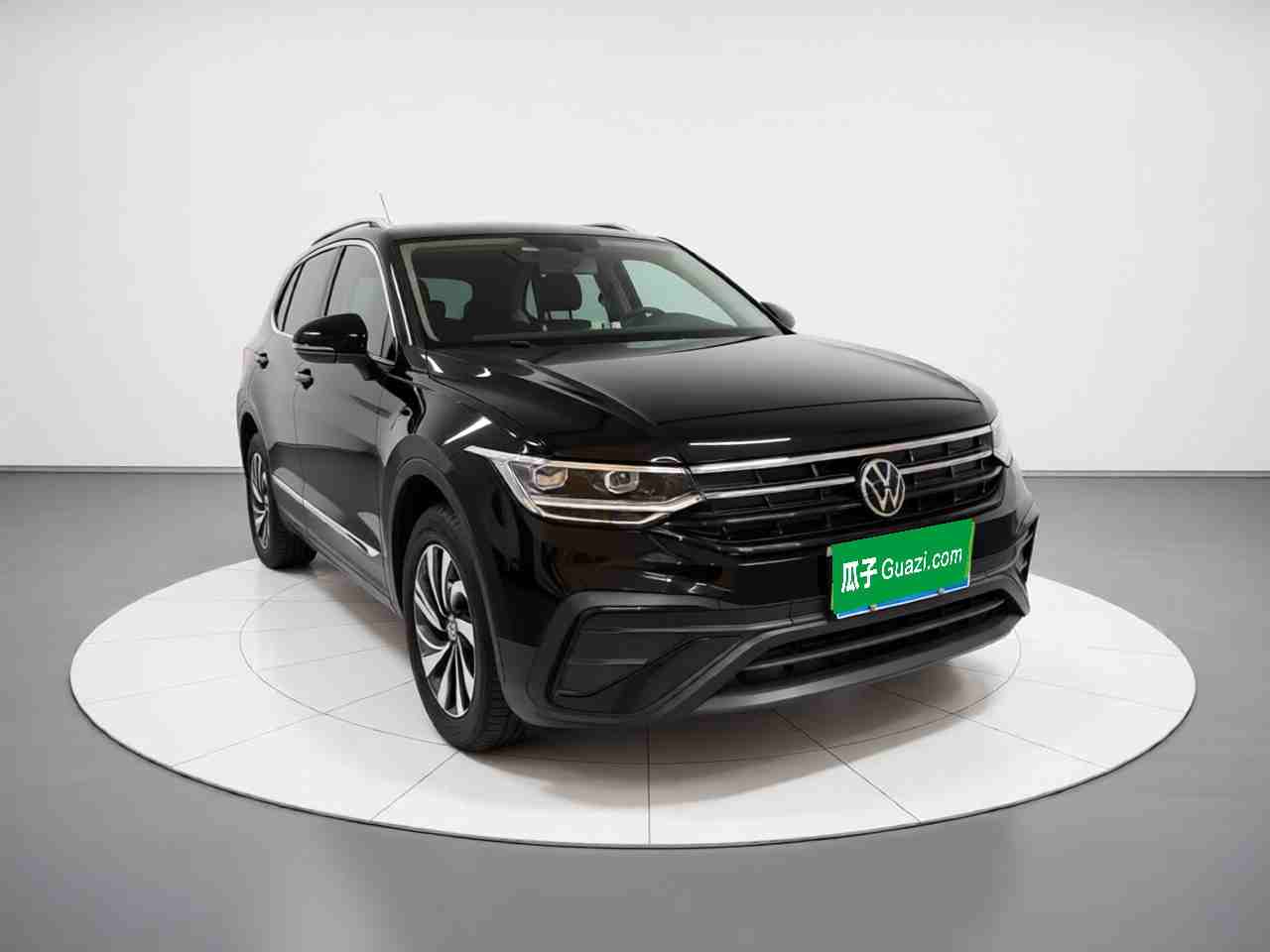 车辆右前45度外观展示