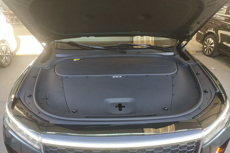 理想汽车 理想ONE 2021款 增程6座版机舱底盘24