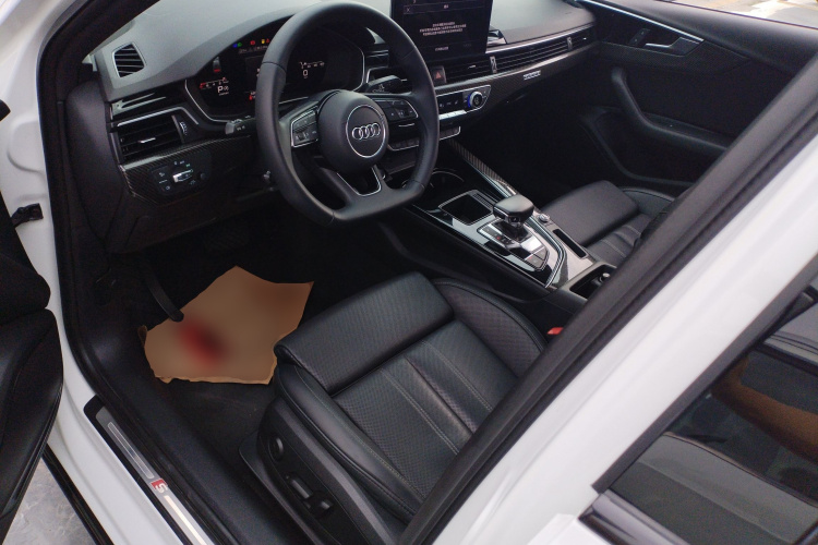 奥迪A4L 2022款 45 TFSI quattro 臻选动感型中控内饰19