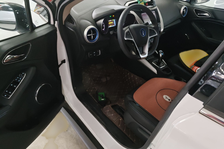 比亚迪 元新能源 2018款 EV360 智联创酷型中控内饰7003