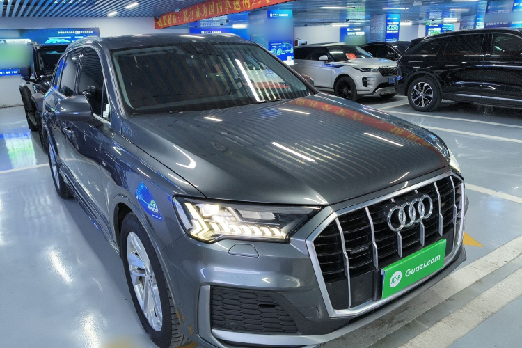 奥迪Q7 2022款 45 TFSI quattro S line运动型车身外观3