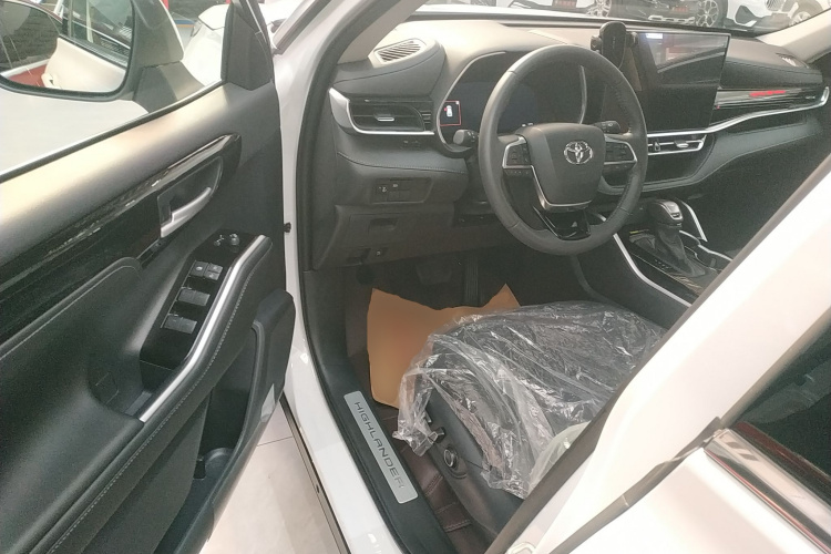 丰田 汉兰达 2026款 2.5L智能电混双擎两驱豪华版 7座中控内饰20