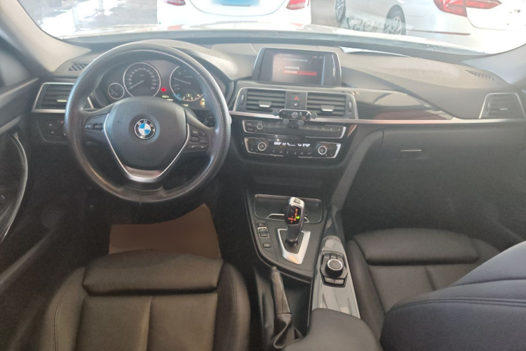 宝马3系GT 2018款 320i 时尚型中控内饰12