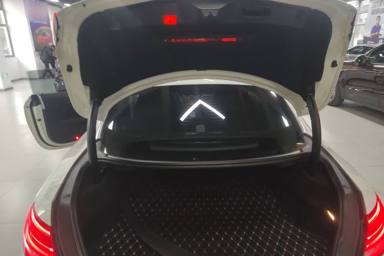 奔驰C级(进口) 2020款 C 260 轿跑车机舱底盘23