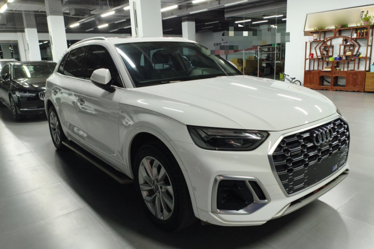 奥迪Q5L 2022款 40T 豪华动感型车身外观3