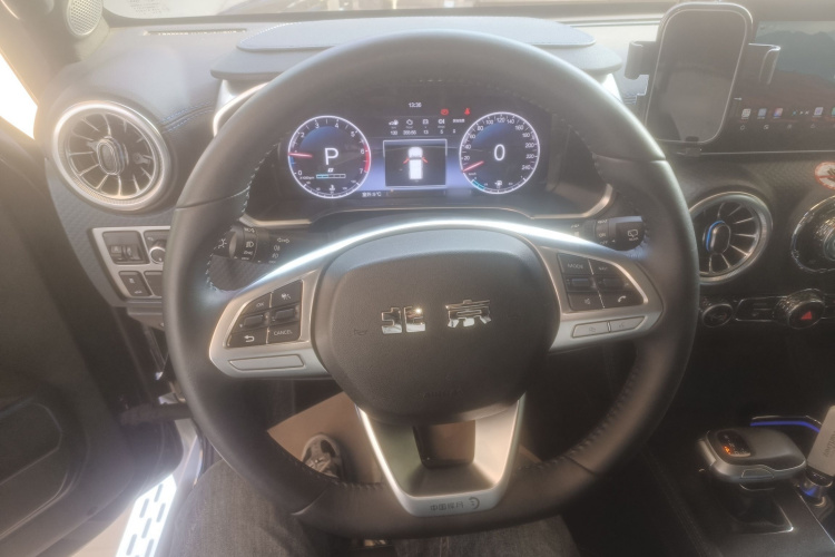 北京越野 北京BJ40 2023款 2.0T 自动四驱城市猎人版侠客型中控内饰13