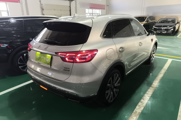 红旗HS5 2022款 改款 2.0T 智联旗享四驱版车身外观7