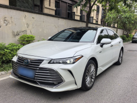 丰田 亚洲龙 2019款 双擎 2.5L XLE尊贵版 国VI