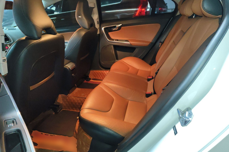 沃尔沃S60 2019款 S60L 改款 T5 智进进阶版中控内饰21