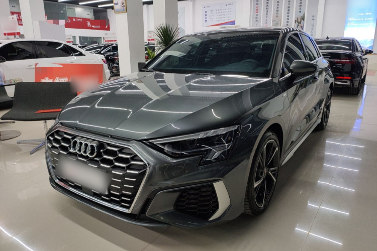 奥迪A3 2024款 Sportback 35 TFSI 时尚运动型车身外观1