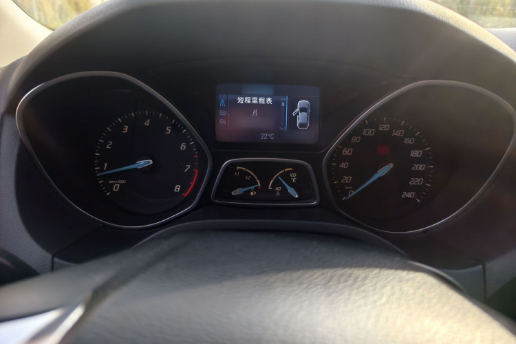 福特 福克斯 2012款 两厢 2.0L 手动豪华运动型车身外观6008