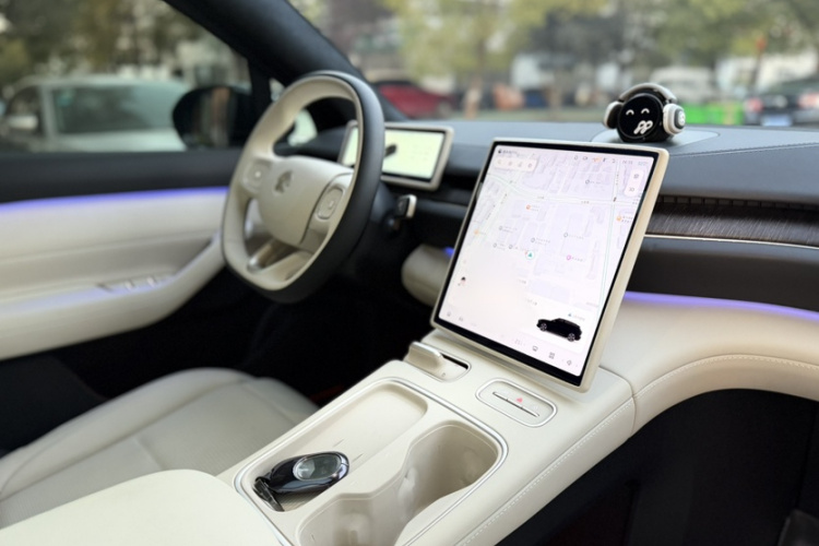 蔚来ES6 2024款 75kWh中控内饰7008