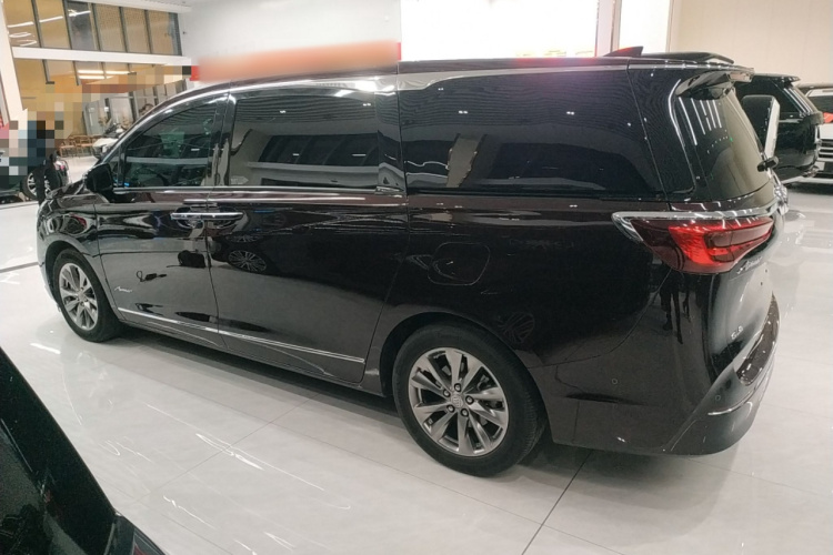 别克GL8 2021款 Avenir艾维亚 七座亲礼版车身外观4