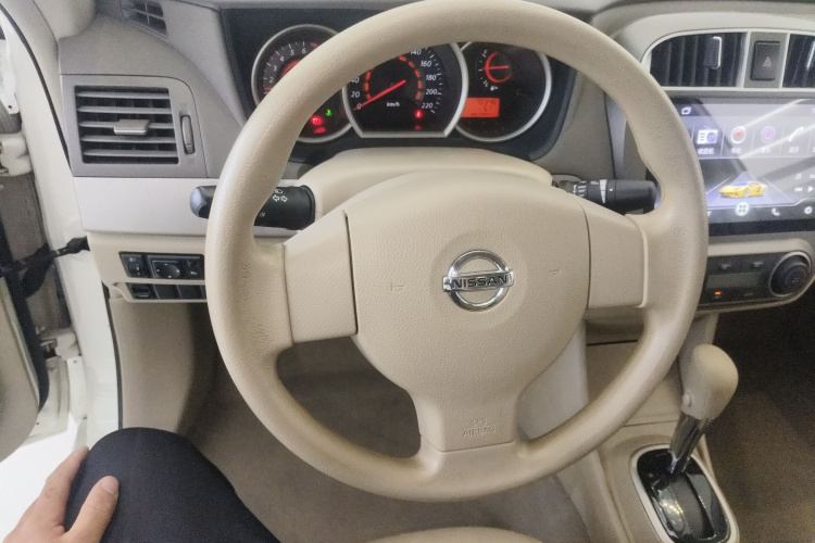 日产 轩逸 2018款 经典 1.6XE CVT舒适版中控内饰13