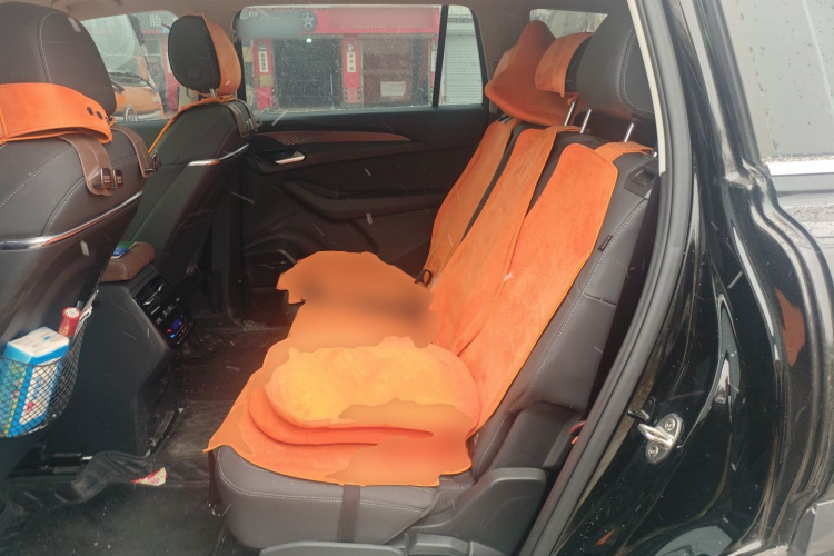 奥迪Q6 2024款 40 TFSI quattro 观云型 羽林套装 7座中控内饰21