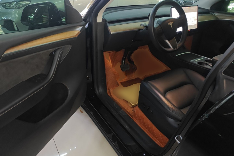 特斯拉 Model Y 2021款 标准续航后驱版中控内饰7003