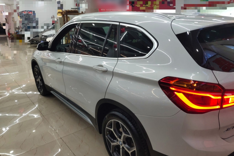 宝马X1 2019款 xDrive20Li 尊享型车身外观6003