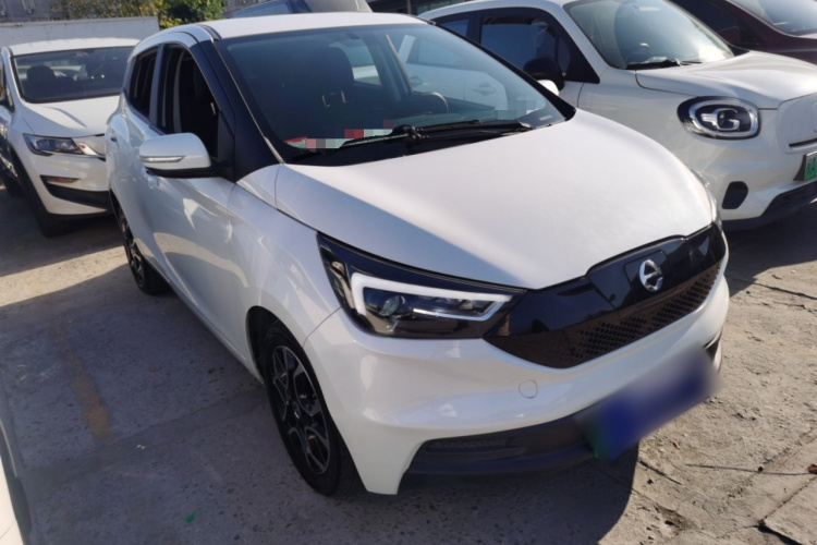 江铃集团新能源 易至EV3 2022款 小雷达悦跑型车身外观3