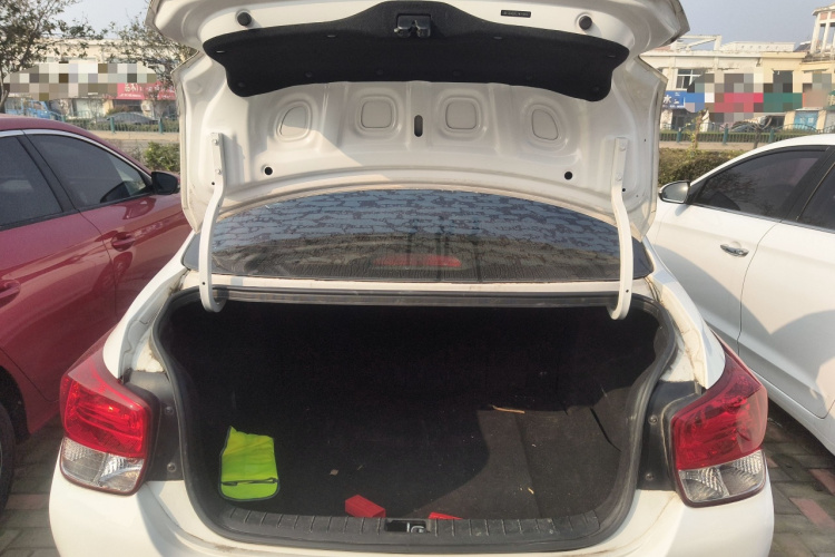 现代 瑞纳 2017款 1.4L 自动跃享版 国V机舱底盘23