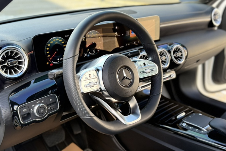 奔驰A级 2022款 改款三 A 200 L 运动轿车时尚型中控内饰7005