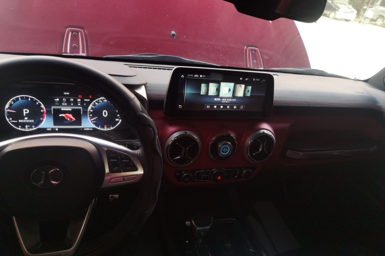 北京BJ40 2018款 PLUS 2.3T 自动四驱旗舰版 国V中控内饰7002