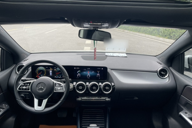 奔驰B级 2022款 改款 B 200 动感型中控内饰7006