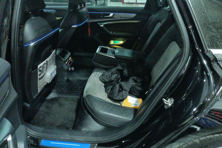 奥迪A6L 2022款 45 TFSI quattro 臻选动感型中控内饰7004