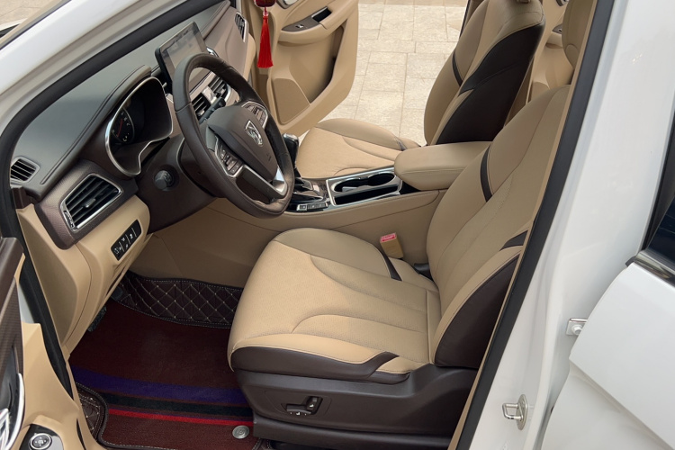 宝骏730 2017款 1.8L iAMT豪华型 7座中控内饰7002