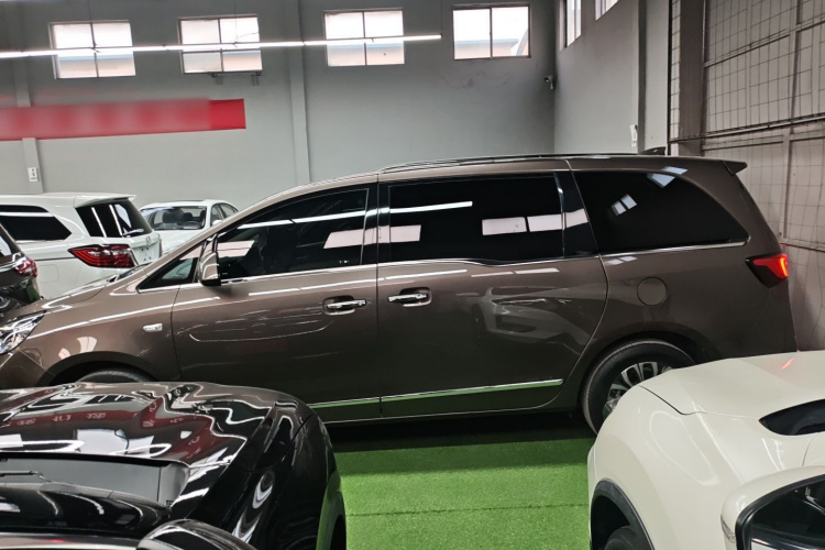 别克GL8 2021款 陆上公务舱 652T 豪华型车身外观4