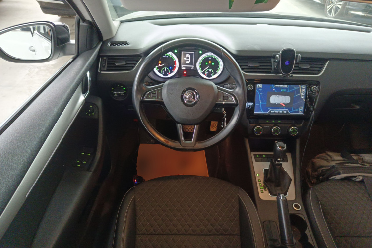 斯柯达 明锐 2018款 TSI280 DSG豪华版中控内饰13