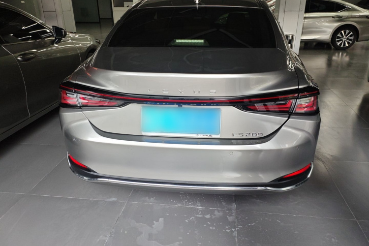 雷克萨斯ES 2025款 200 臻享版车身外观6