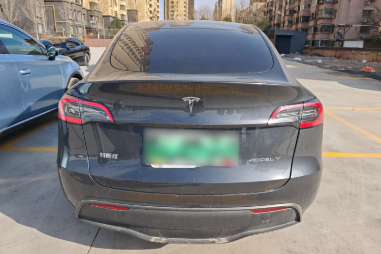 特斯拉 Model Y 2024款 后轮驱动版车身外观6
