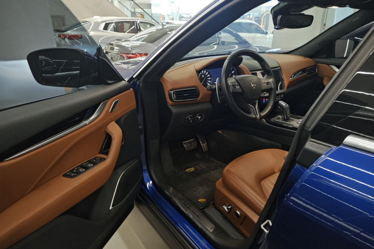 玛莎拉蒂 Levante 2021款 3.0T 标准版中控内饰7003