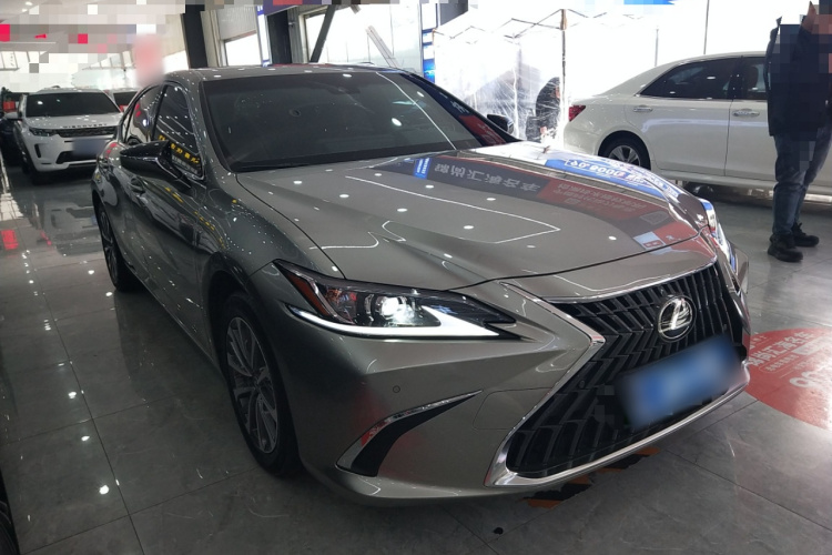 雷克萨斯ES 2022款 300h 卓越版车身外观3