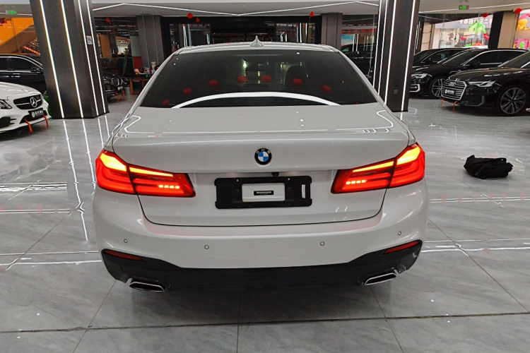 宝马5系 2018款 改款 530Li xDrive M运动套装车身外观6