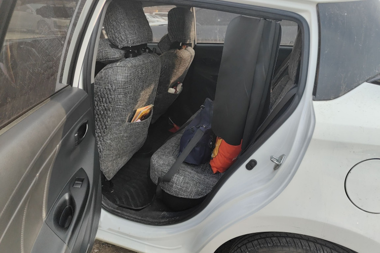 丰田 YARiS L 致炫 2016款 改款 1.3E 手动魅动版中控内饰7004