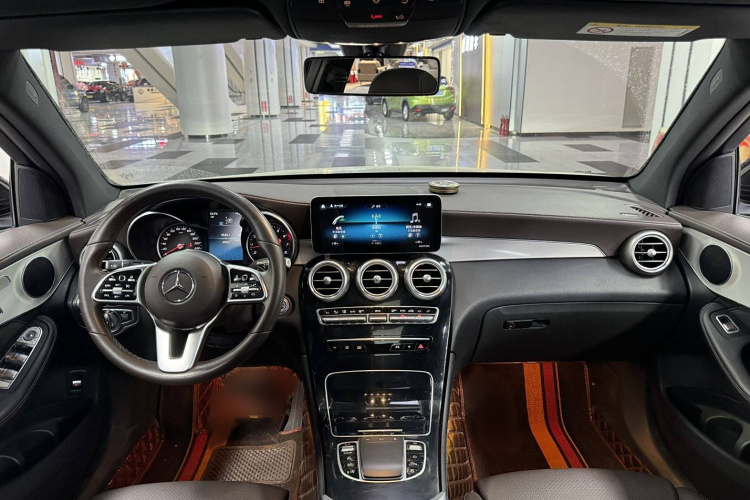 奔驰GLC 2020款 GLC 260 L 4MATIC 动感型中控内饰7002