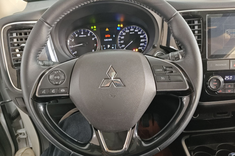 三菱 欧蓝德 2020款 2.0L 两驱畅享版 5座中控内饰13