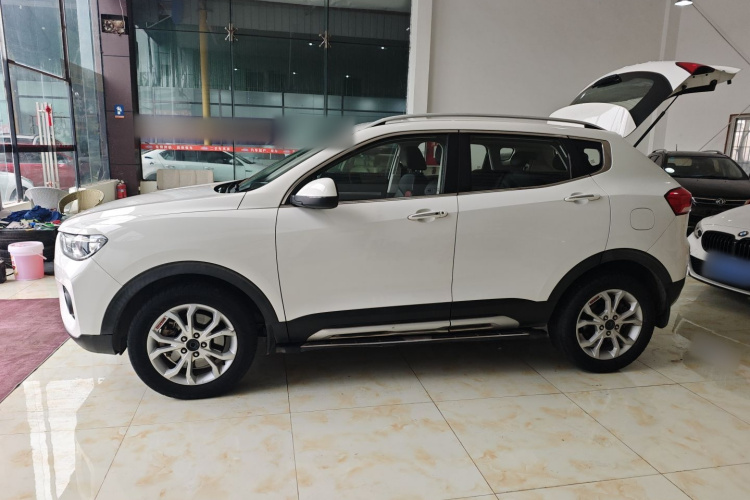 哈弗H2s 2017款 红标 1.5T 手动舒适型车身外观4