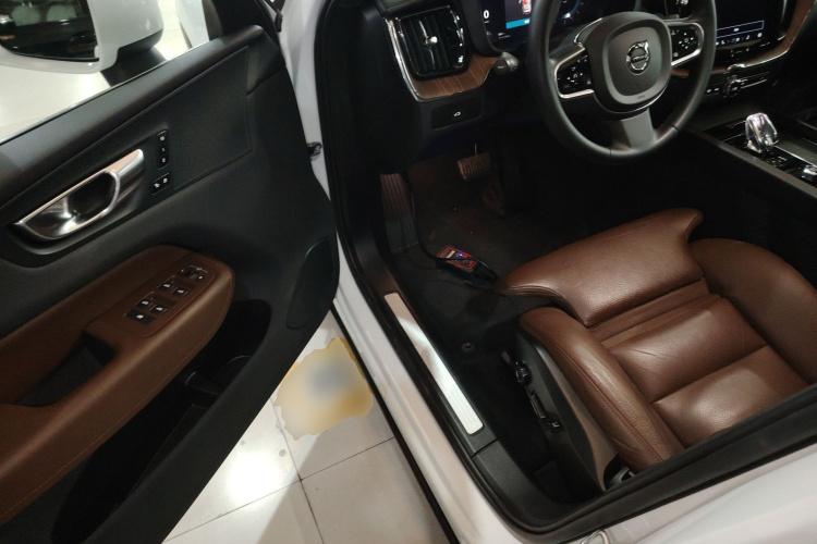 沃尔沃XC60 2023款 B5 四驱智远豪华版中控内饰20