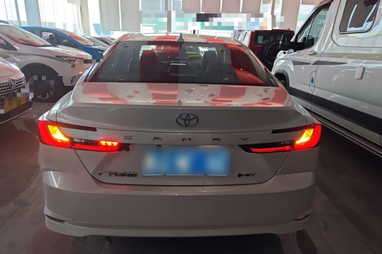 丰田 凯美瑞 2026款 双擎 2.0HE 精英版车身外观6